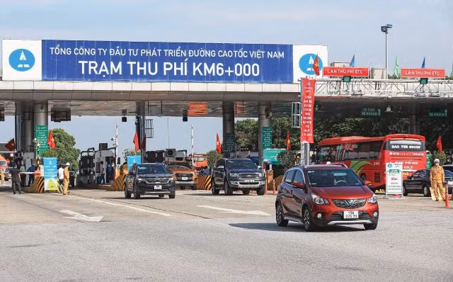 Tình trạng phương tiện hết tiền trong tài khoản thu phí ETC lưu thông trên các tuyến cao tốc của VEC đã giảm. Ảnh: TL.