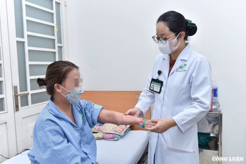 Ths.Bs Danh Bao Khánh điều trị cho bệnh nhân