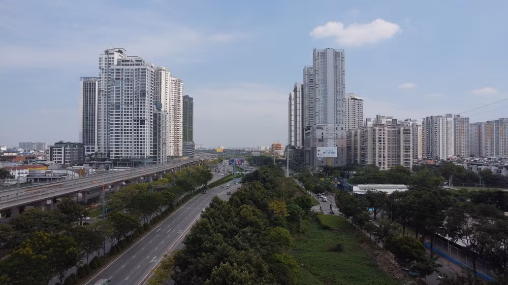 Chi phí cao cũng đẩy giá thị trường bất động sản, đặc biệt là tại các đô thị lớn