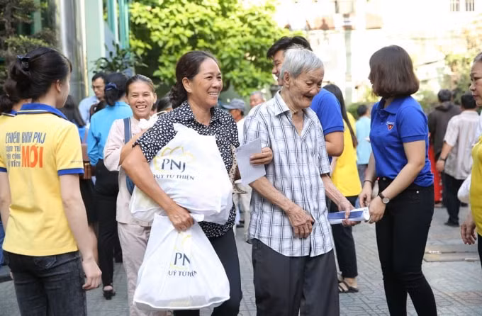 cham lo tot hon cho nhung nguoi ngheo bi anh huong boi thien tai dai dich covid 19 hinh 1