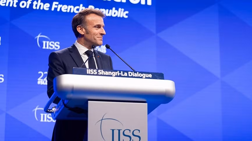 Tổng thống Pháp Emmanuel Macron phát biểu tại tại Đối thoại Shangri-La ở Singapore. Ảnh: IISS Shangri-la Dialogue