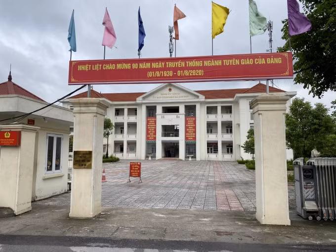 UBND xã Kim Sơn nằm trên trục đường này. Ảnh: Hoàng Dương