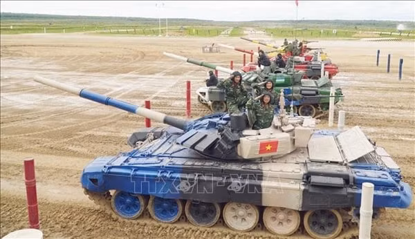 Đội Việt Nam giành vị trí thứ nhì môn thi Xe tăng hành tiến bắn mục tiêu, vượt vật cản và đua tốc độ (Tank Biathlon) tại Army Games 2019. Ảnh: TTXVN