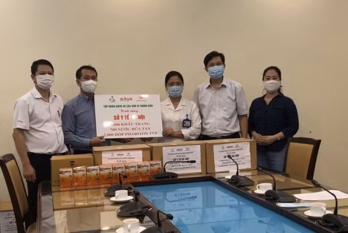 Đoàn công tác tập kết khẩu trang, bảo hộ y tế tại đỉnh Hải Vân Quan (địa phận Huế)