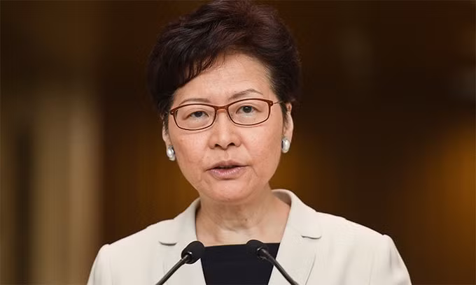Trưởng đặc khu hành chính Hong Kong Carrie Lam trong một buổi họp báo, tháng 12/2019. Ảnh: AFP.
