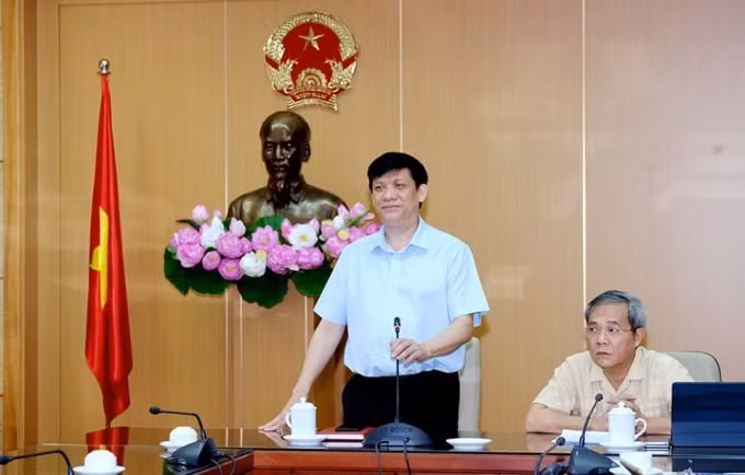 Quyền Bộ trưởng Bộ Y tế Nguyễn Thanh Long dịch lần này lây lan nhanh hơn các lần trước (ảnh TL).