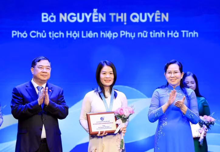 trao-giai-phu-nu-6693.png
