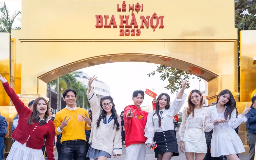 dong dao nguoi dan thu do hao hung tham du tam diem van hoa le hoi bia ha noi 2023 hinh 6