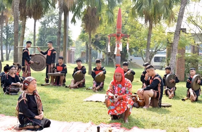 dong bao cac dan toc trinh dien ngay hoi cay neu hinh 4