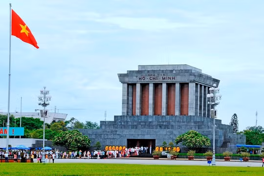 Lăng Chủ tịch Hồ Chí Minh tạm dừng đón khách vào viếng Bác từ ngày 4/9