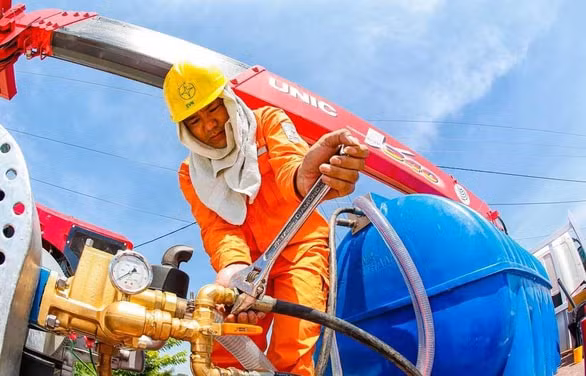 Công suất tiêu thụ điện năng trong những ngày nắng nóng đã cán mức kỷ lục là 38.147 MW (Ảnh TL)