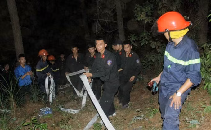 Riêng vụ cháy rừng tại địa bàn huyện Nghi Xuân, có hơn 6.000 lượt người được điều động đi dập lửa. Đặc biệt trong ngày 30/6, có hơn 2.000 người thuộc các lực lượng của hai tỉnh Nghệ An, Hà Tĩnh và Quân khu 4 được điều động để chữa cháy tại thị trấn Xuân An, huyện Nghi Xuân, Hà Tĩnh.