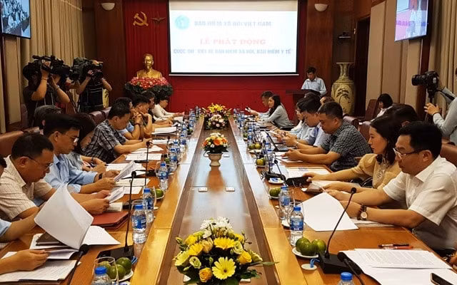 Bảo hiểm xã hội Việt Nam chính thức phát động trực tuyến toàn quốc cuộc thi “Viết về bảo hiểm xã hội, bảo hiểm y tế”. Anh: nhandan.com.vn