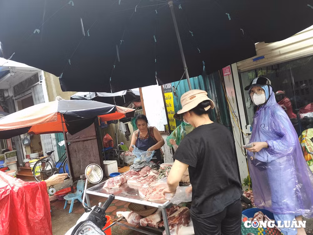 ha noi het canh vet sach cho hang hoa doi dao gia rau tang manh truoc gio bao do bo hinh 3