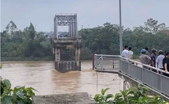 phu tho thong bao khan tim nguoi bi nan thong tin nan nhan lien quan vu sap cau phong chau hinh 2