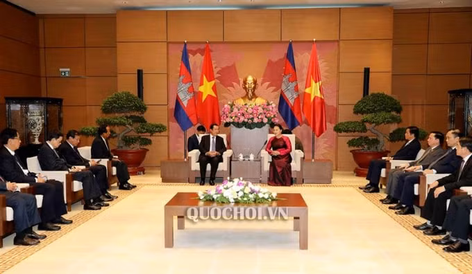 Tại buổi hội kiến, Chủ tịch Quốc hội Nguyễn Thị Kim Ngân mong Campuchia ủng hộ và phối hợp khi Việt Nam đảm nhận vai trò Chủ tịch ASEAN 2020 và Chủ tịch Đại Hội đồng Liên nghị viện các quốc gia Đông Nam Á lần thứ 41 (AIPA 41) vào năm 2020.
