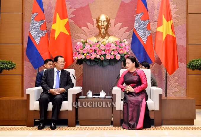 Chủ tịch Quốc hội Nguyễn Thị Kim Ngân cho biết, quan hệ giữa Quốc hội Việt Nam và Thượng viện, Quốc hội Campuchia phát triển tốt đẹp. Hai bên thường xuyên ủng hộ lẫn nhau trên các diễn đàn nghị viện khu vực và thế giới.