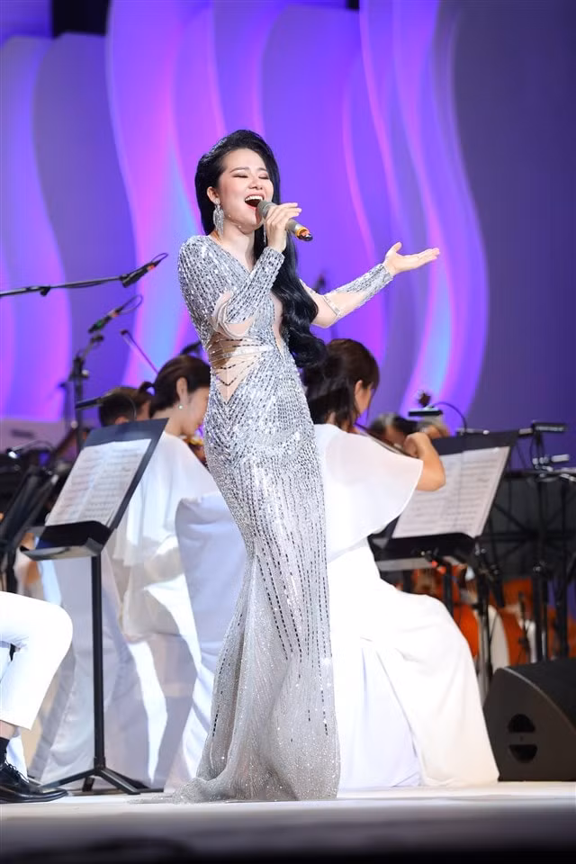 Live-concert Trăng Hát của ca sĩ Phạm Thùy Dung (23)