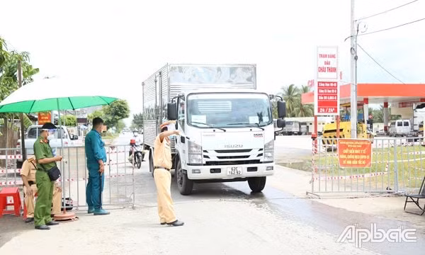 nhieu tinh thanh pho noi long gian cach xa hoi hinh 2