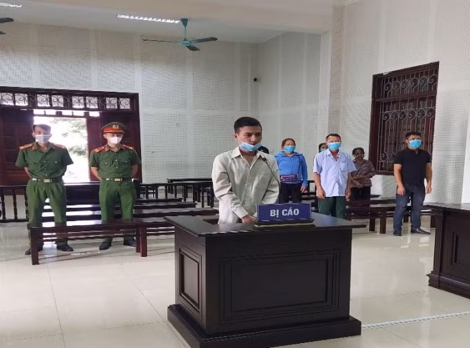 12 nam tu cho ke giet ban cung phong hat karaoke hinh 1