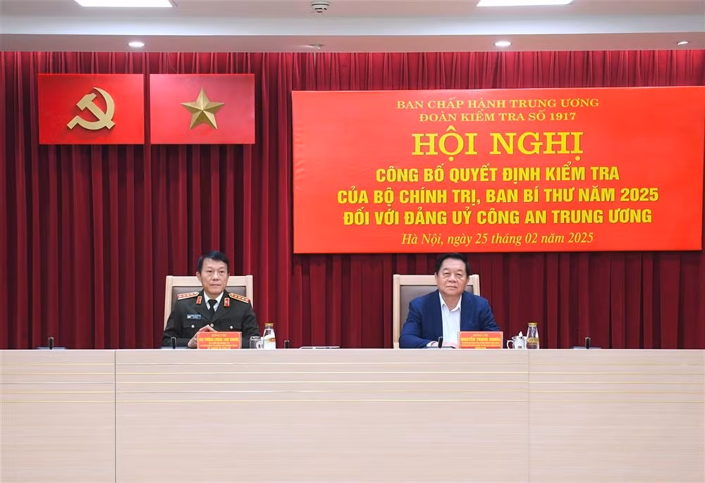 cong bo quyet dinh kiem tra nam 2025 cua bo chinh tri ban bi thu doi voi dang uy cong an trung uong hinh 1