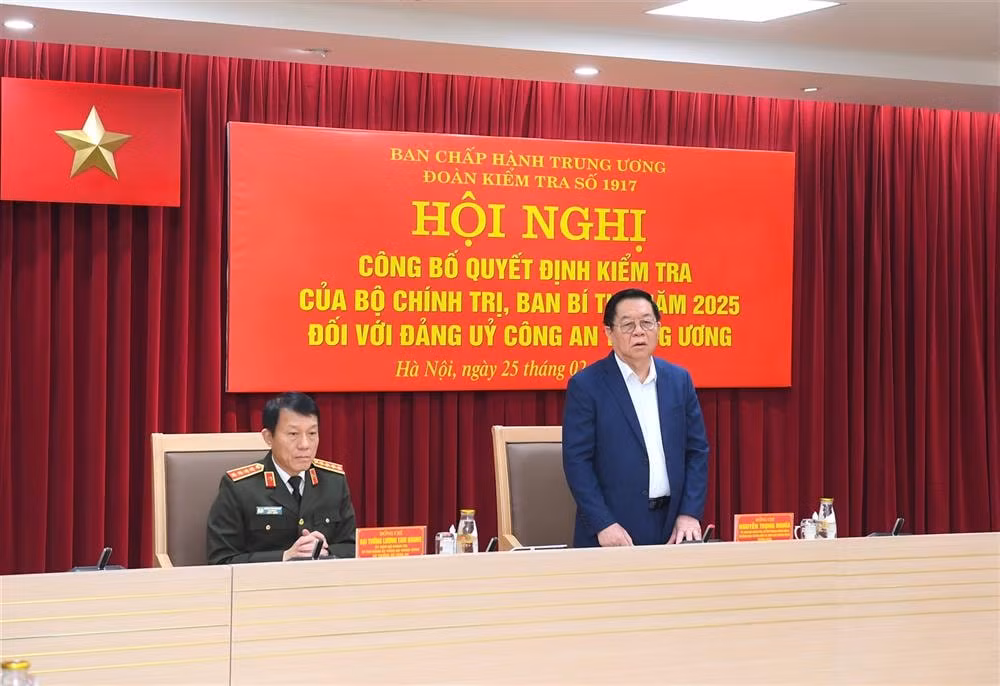 cong bo quyet dinh kiem tra nam 2025 cua bo chinh tri ban bi thu doi voi dang uy cong an trung uong hinh 2