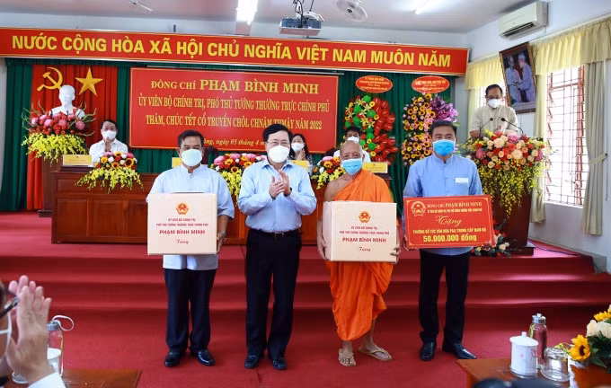 pho thu tuong thuong truc pham binh minh chuc mung tet chol chnam thmay hinh 2