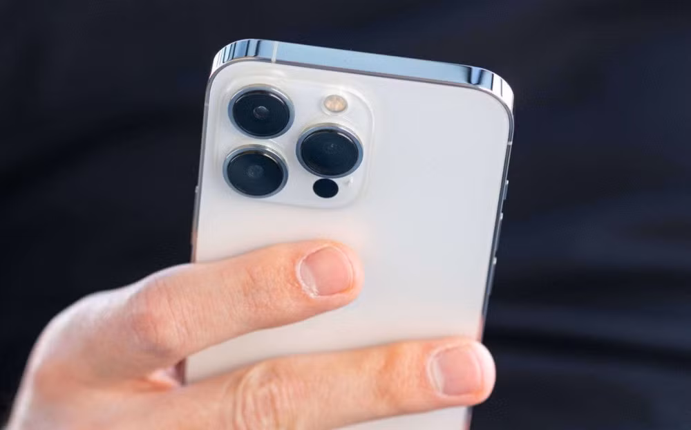 iphone 15 pro se co ong kinh tiem vong cho kha nang zoom quang 5x hinh 1