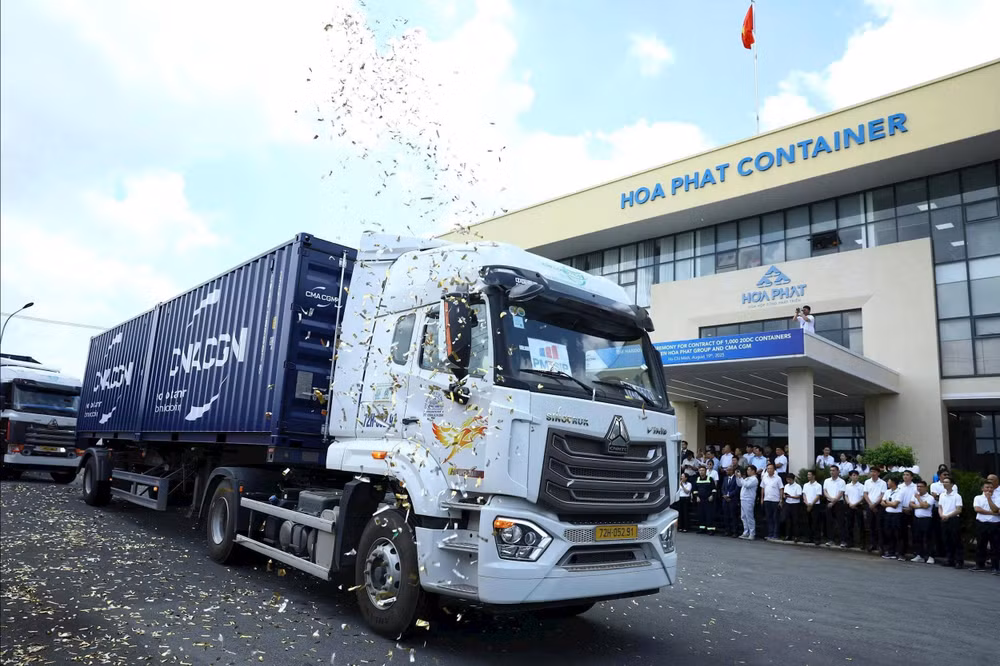 Hòa Phát bàn giao container cho Top 3 logistic thế giới