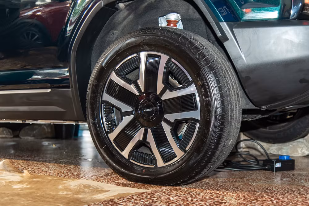 Jaecoo J6 trang bị bộ la-zăng 5 chấu, kích thước 19 inch cùng hệ thống phanh đĩa thông gió.