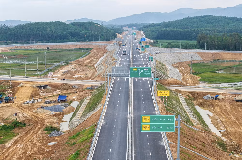 Ảnh 1.Những tuyến cao tốc huyết mạch được thông xe, đưa vào khai thác mang theo kỳ vọng kết nối các vùng kinh tế, phát triển đời sống nhân dân. Ảnh.TL.