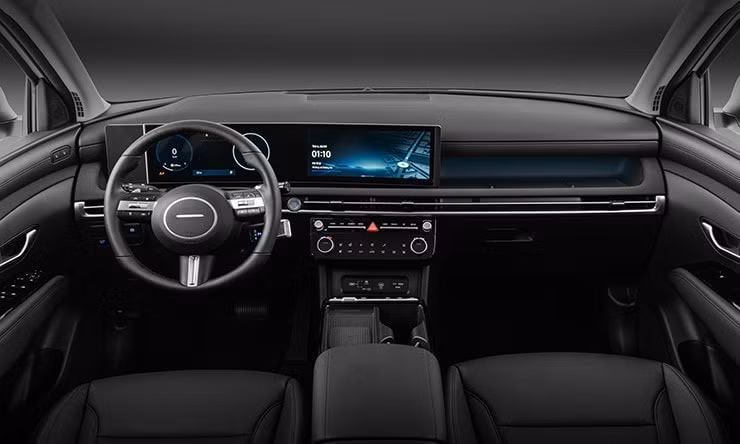 Không gian cabin hiện đại với màn hình cong đôi 12,3 inch trên Hyundai Tucson