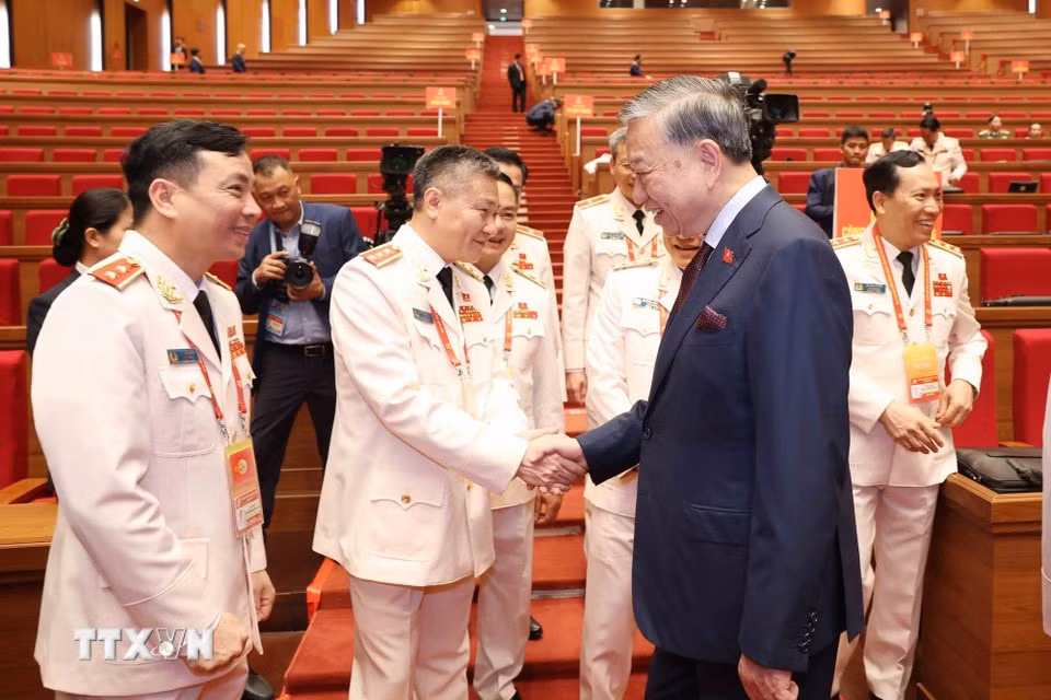 Tổng Bí thư Tô Lâm với các đại biểu Đoàn Đảng bộ Công an Trung ương dự Đại hội. (Nguồn: TTXVN)