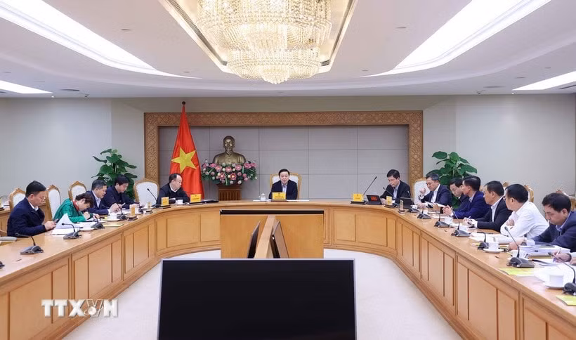 Phó Thủ tướng Trần Hồng Hà chủ trì cuộc họp về Dự án đầu tư đoạn tuyến cao tốc Sơn La-Điện Biên-Cửa khẩu Tây Trang. (Ảnh: Văn Điệp/TTXVN)