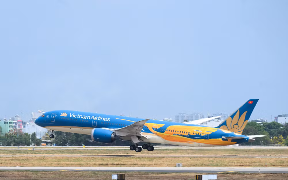 Vietnam Airlines trở thành đại diện Việt Nam duy nhất được AirlineRatings xếp vào Top 25 hãng hàng không truyền thống an toàn nhất thế giới năm 2026, đứng thứ 19 toàn cầu và tăng 3 bậc so với năm 2025.