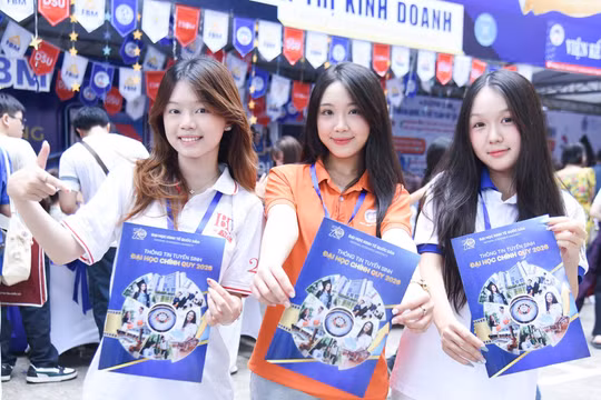 Điểm chuẩn Đại học Kinh tế Quốc dân cao nhất là 28,84, điểm ngành Kiểm toán vượt ngành Thương mại điện tử