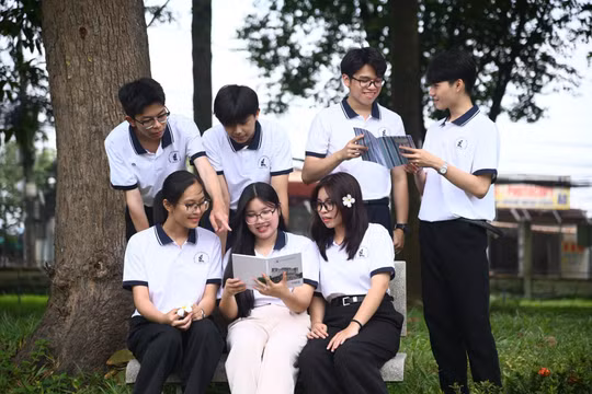 Đại học sau sáp nhập không thể là 'người khổng lồ chân đất sét'