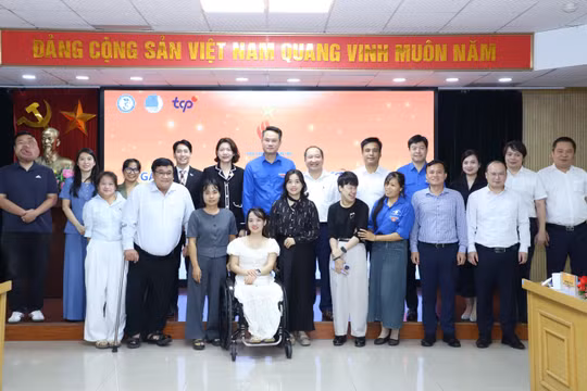 Từ tôn vinh đến trao cơ hội khởi nghiệp cho thanh niên khuyết tật