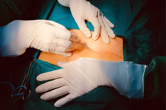 Bé gái 14 tuổi chậm phát triển trí tuệ và lá đơn xin cắt tử cung khiến bác sĩ trăn trở