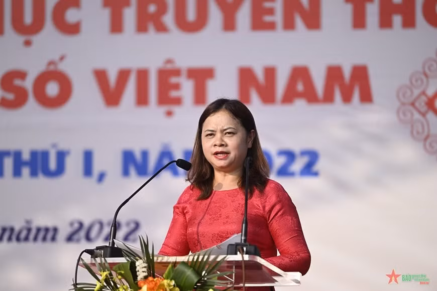 be mac lien hoan trinh dien trang phuc truyen thong cac dan toc thieu so khu vuc phia bac lan thu i hinh 2