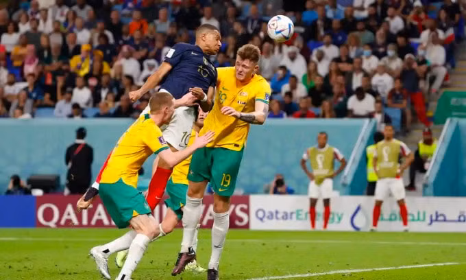 mbappe va giroud toa sang dt phap thang nguoc australia hinh 2