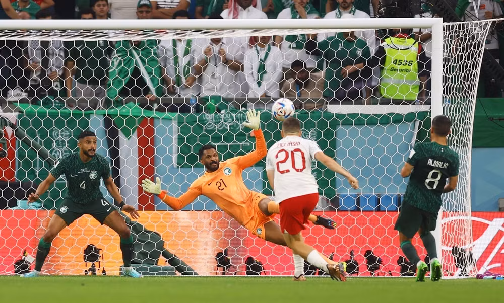 lewandowski toa sang ba lan khuat phuc ngua o saudi arabia hinh 2