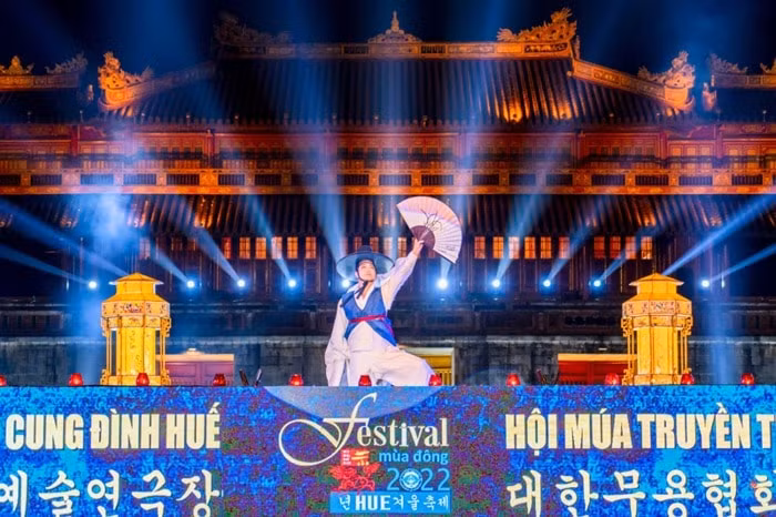vu khuc giao hoa mo man festival hue mua dong 2022 hinh 4