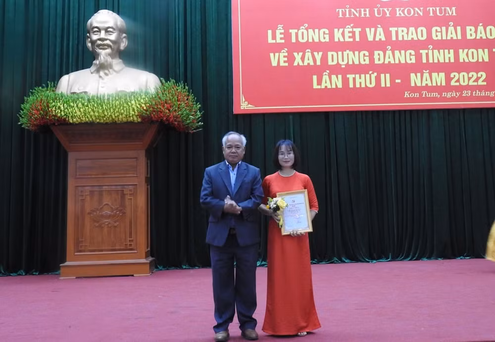 kon tum to chuc le tong ket va trao giai bao chi ve xay dung dang tinh lan thu ii nam 2022 hinh 2