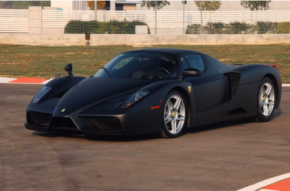 sieu xe ferrari enzo co mau den mo duoc dau gia hinh 14