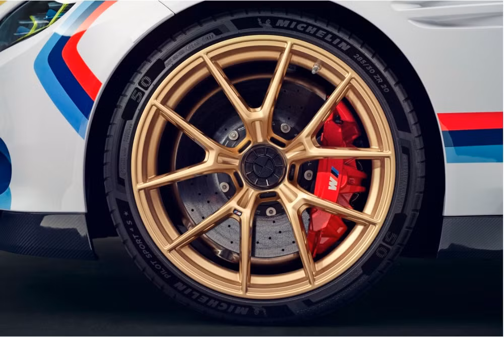 bmw 30 csl tai xuat voi dien mao an tuong hinh 13