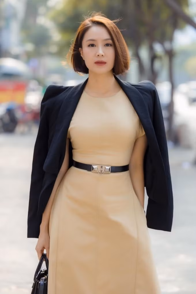 nhan sac va dien xuat hong diem thang hang sau matxcova mua thay la hinh 4