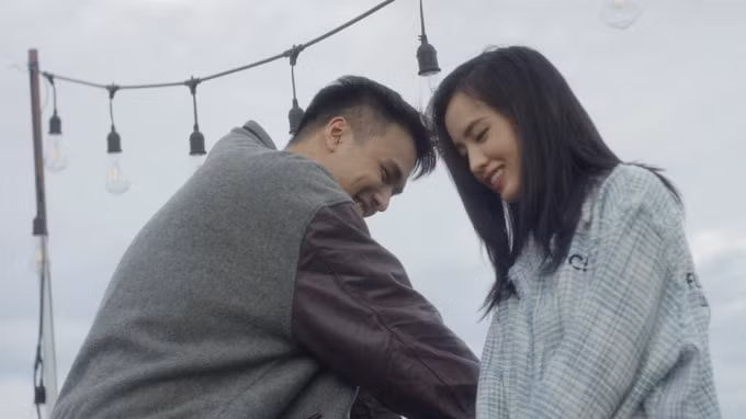 thanh mua trung quan ra mv lay cam hung tu hometown cha cha cha hinh 2