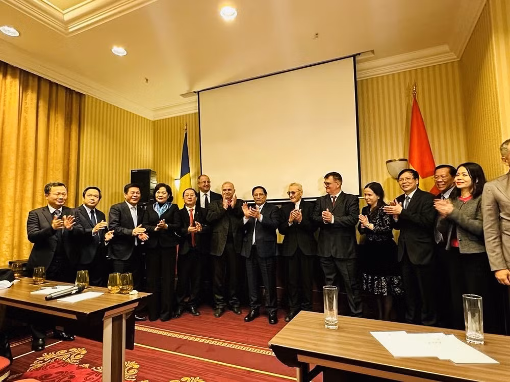 chu tich hoi huu nghi viet nam rumani ho quang loi tham gia doan cong tac cua thu tuong tham chinh thuc rumani hinh 1