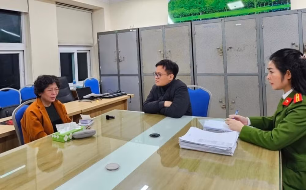 cuu chu tich hoi dong quan tri cong ty co phan sen tai thu cung con gai bi bat khan cap hinh 1